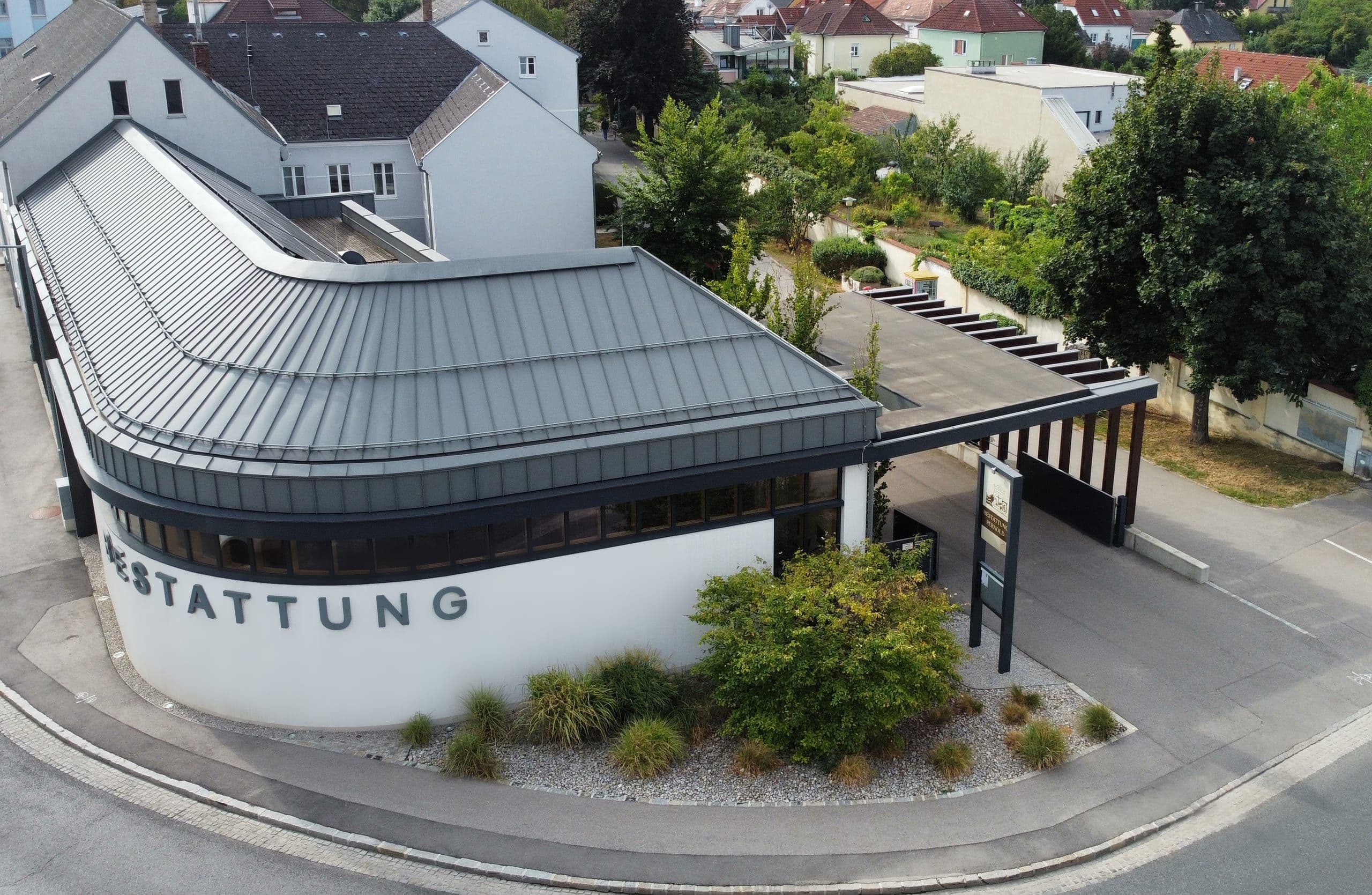 Firmengebäude der Bestattung Pernold von oben