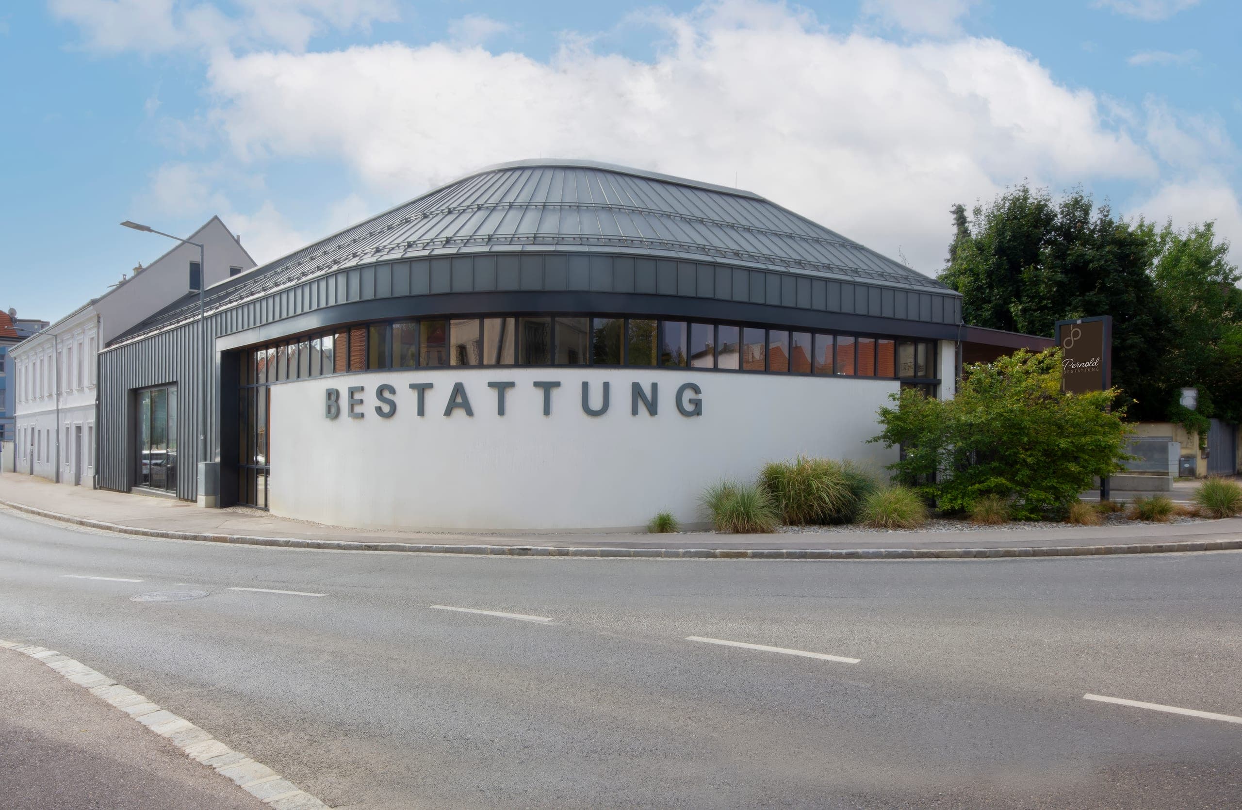 Firmengebäude der Bestattung Pernold an der Liechtensteinstraße in Mistelbach
